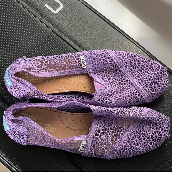 Adorable Lavender Lace Tom’s 8.5W - Picture 5 of 8